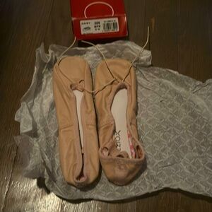 NWT Capezio Daisy ballet shoes 205 size 3 N